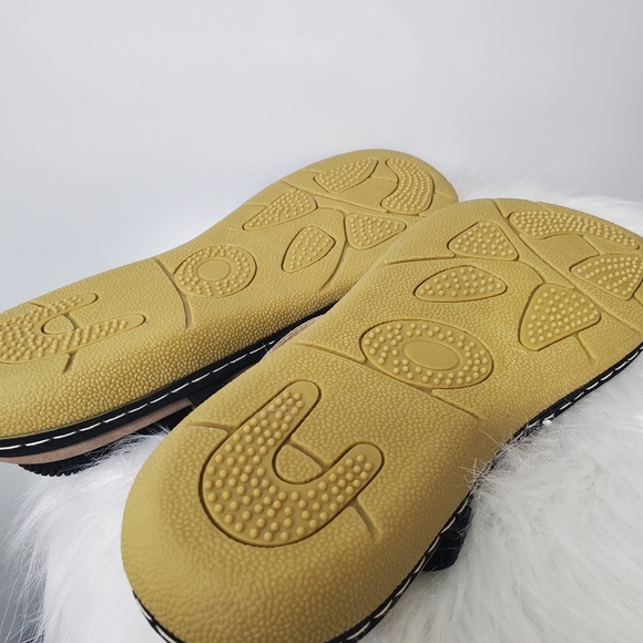 Socosands Shoes New Socosands Black Gold Tstrap Womens Comfort